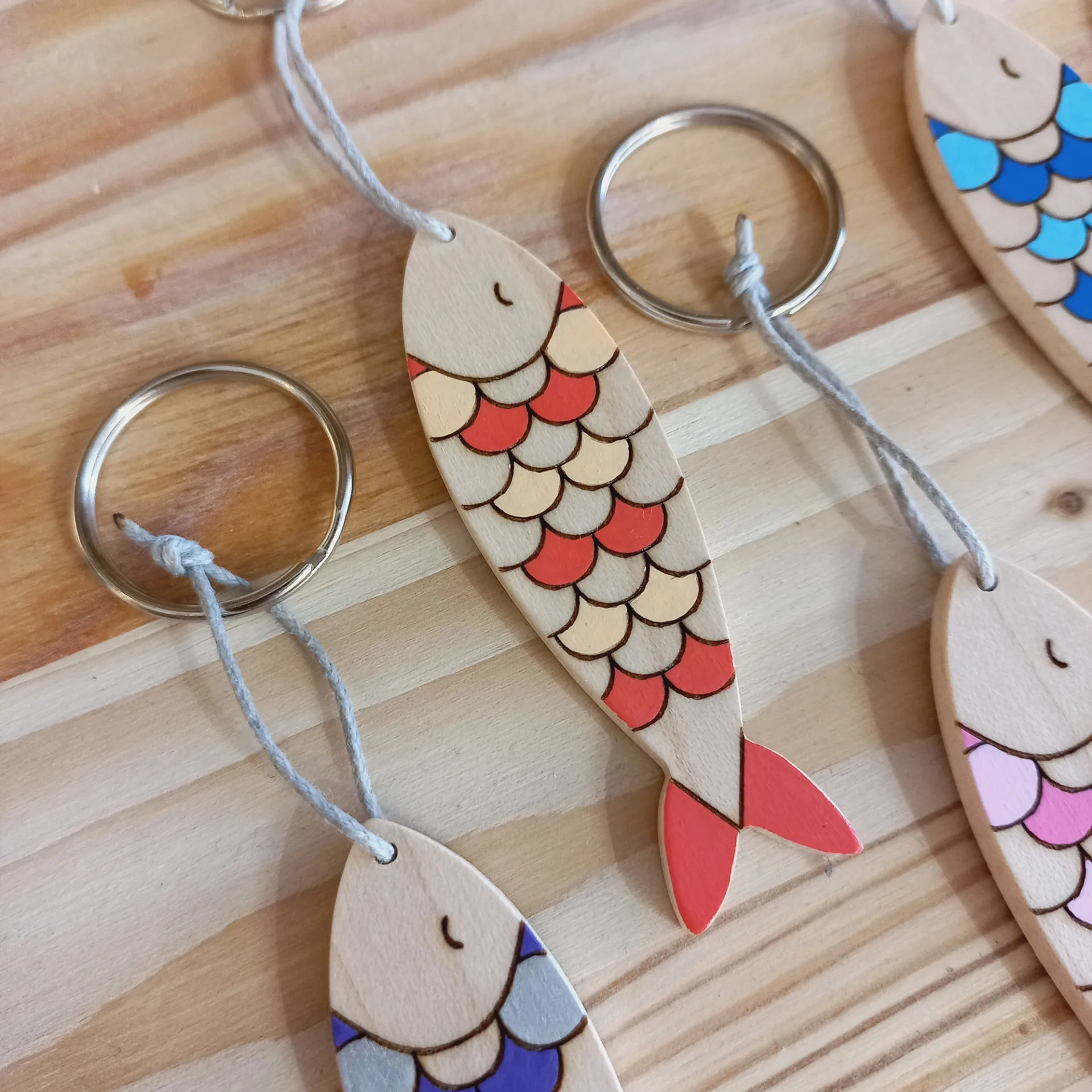 Porte clé sardine - bois d'érable - FAB-FABRIK - Saint-Malo Couleur : rouge
